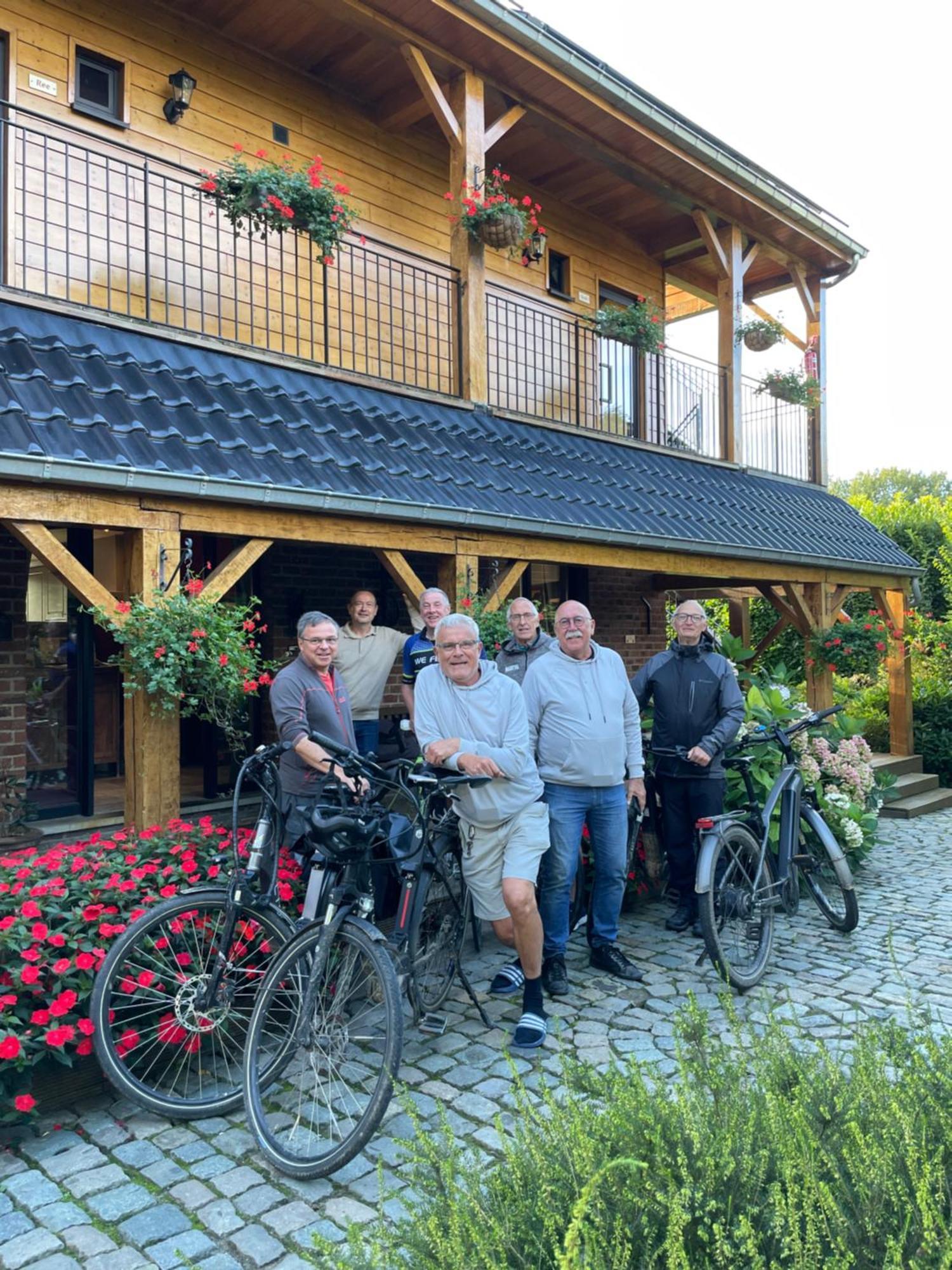 Hallerbos B&B In Bluebell Forest Halle  Buitenkant foto